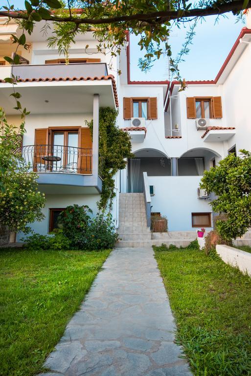 Bouganvillia Homes Никити Екстериор снимка