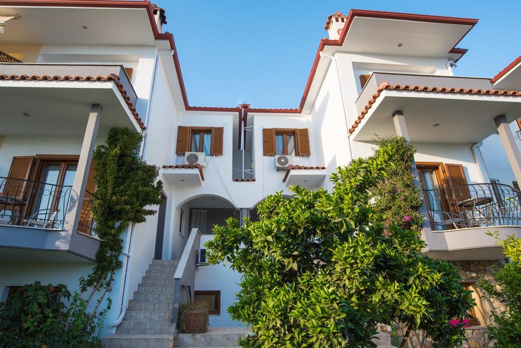 Bouganvillia Homes Никити Екстериор снимка